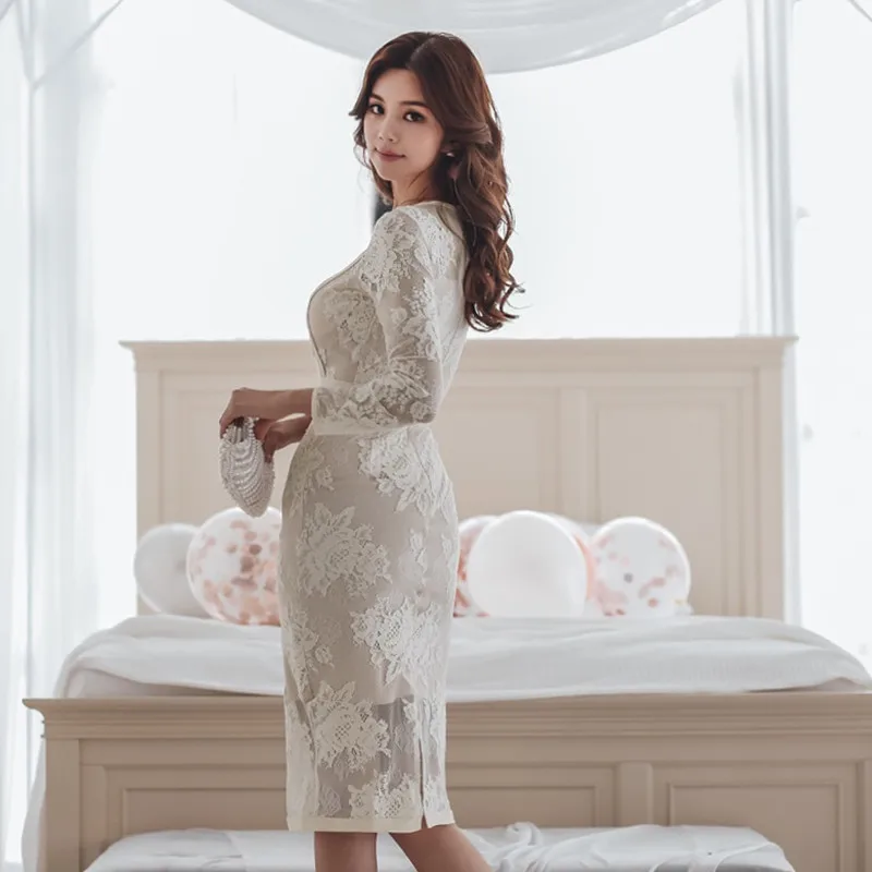 

2020 fashion autumn and winter clothes new sexy perspective round neck long sleeve lace dress female bag hip