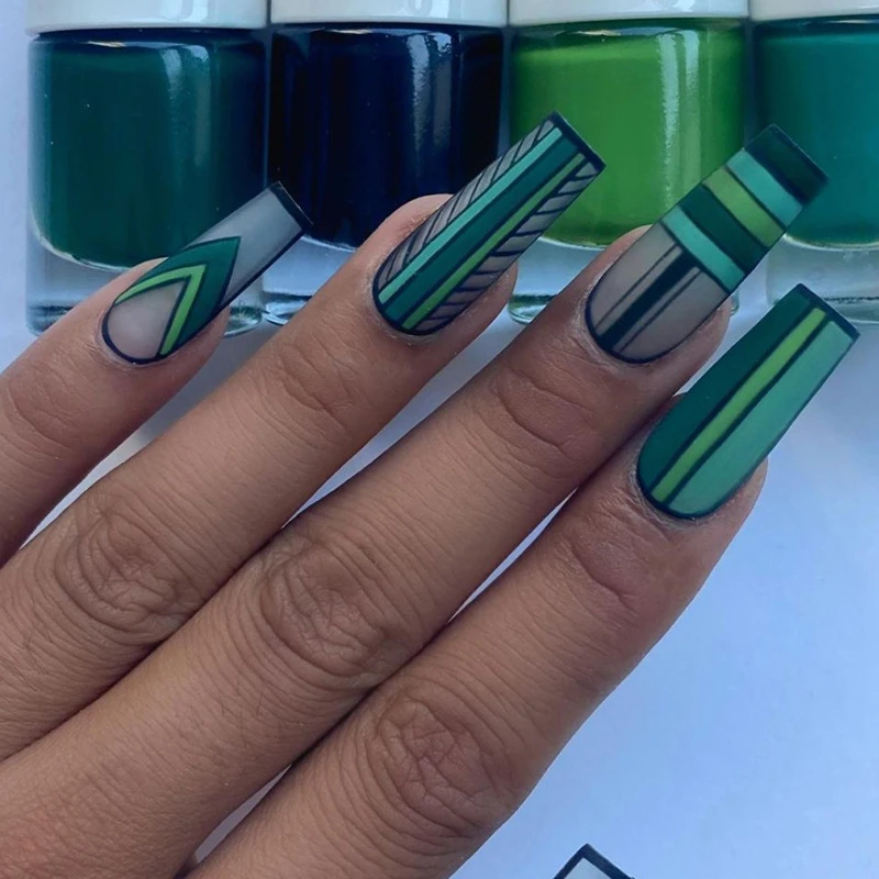 

W047 Green Grid Fake Nails Set Press on Faux Ongles with Designs Extra Long