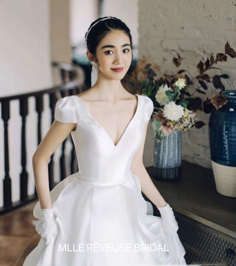 

Vintage Satin short Sleeve Wedding Dresses V- Neck lace-up Sash Bride Wedding Gowns Boho Vestido de Noiva