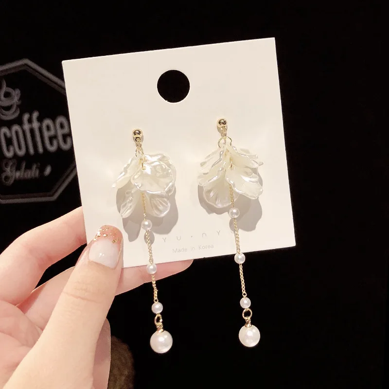 

Korean Style Long Flower Pearl Drop Earrings For Women Fashion Gold Color White Pendant Earring Girls Party Wedding Jewelry Gift