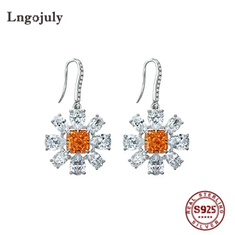 

Серьги женские из серебра 925 пробы с бриллиантами 7*7 мм