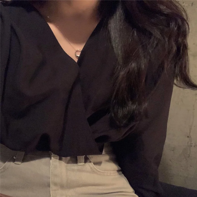 

2021 new ladies temperament shirt solid color v-neck loose top shirt women
