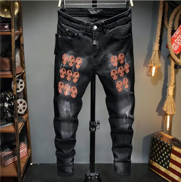 

Зимние джинсы мужские штаны рваные кошачьи усы для мужчин джинсы мыть цвет: черный; Популярная модель Стразы узские растягивающиеся Штаны