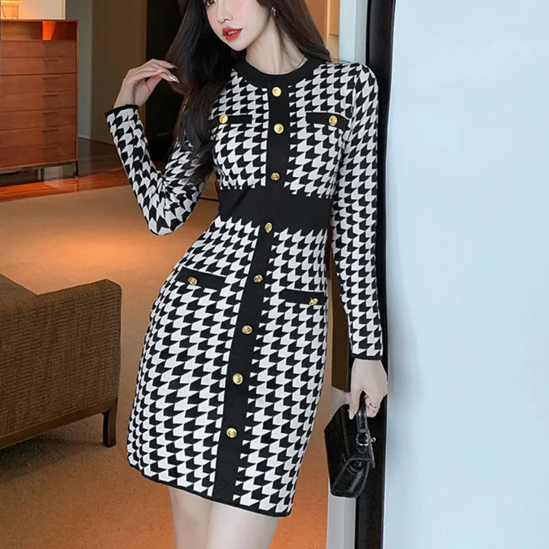 

2022 Korean Style Spring New Women Causal Knitted Sweater Dress Long Sleeve Plaid Sexy Bottomed Bodycon Mini Dress Sheath Robe