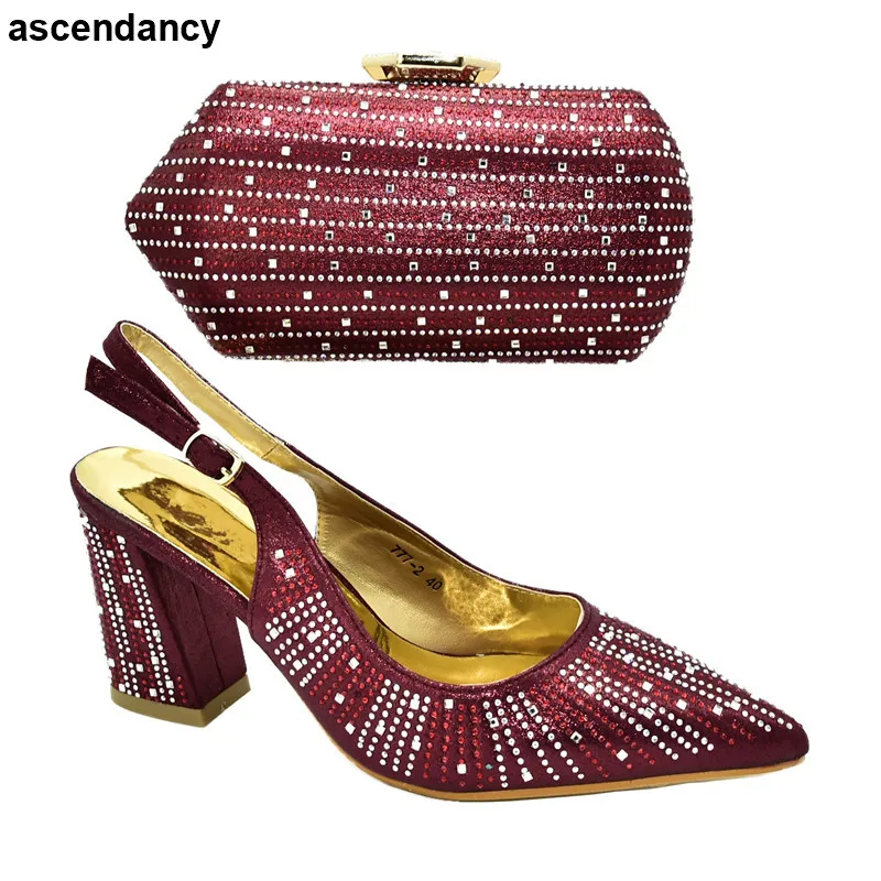 Новинка Элегантный комплект из итальянских женских туфель и сумочки винного