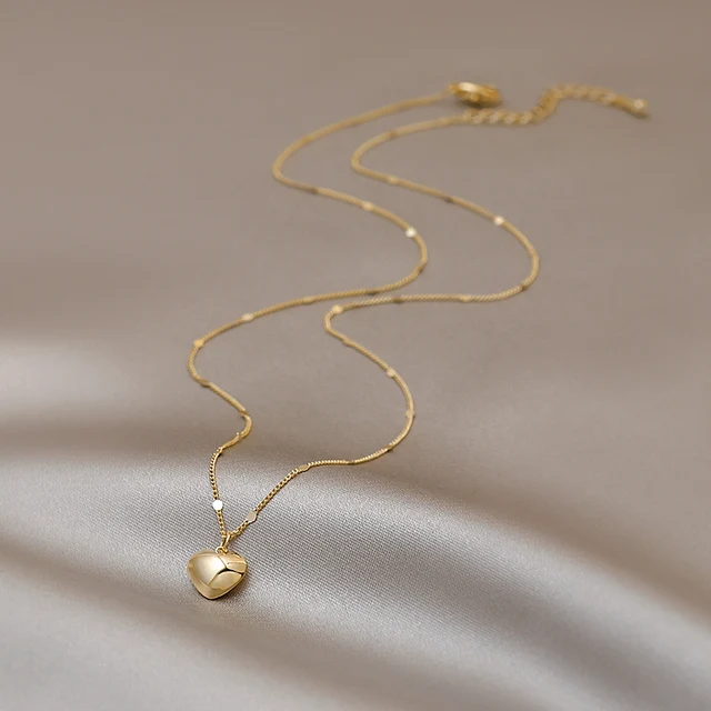 Classic Gold Heart Pendant Short Necklace 1