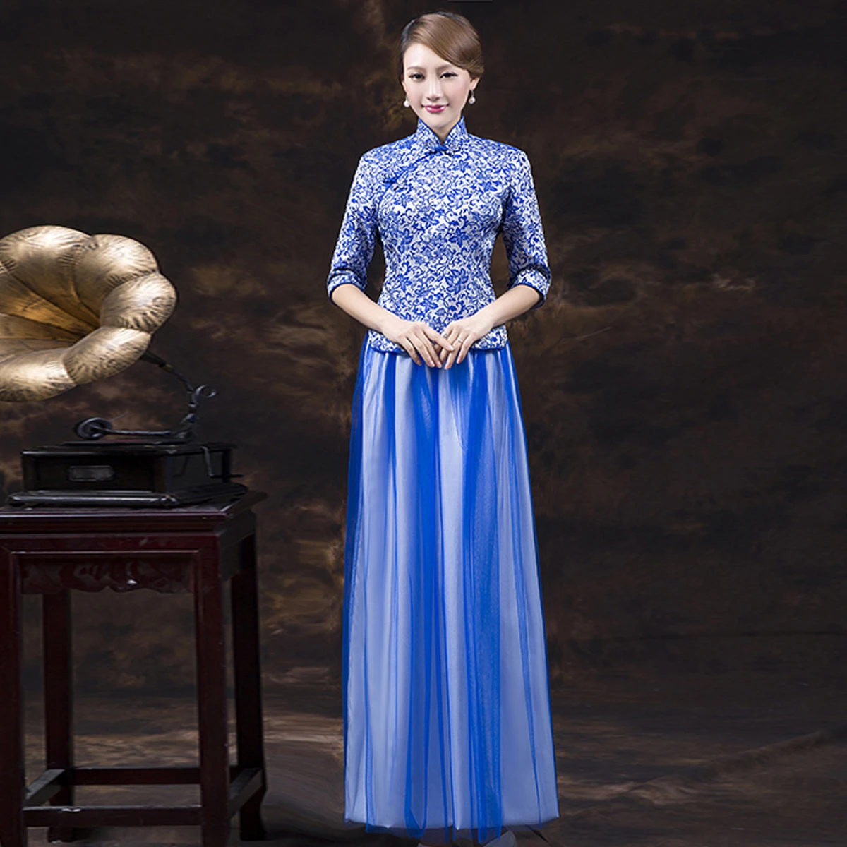 

Blue And White Porcelain Cheongsam Traditional Chinese Wedding Dress Qipao China Wind Fission In Sleeve Annual Meeting Gown