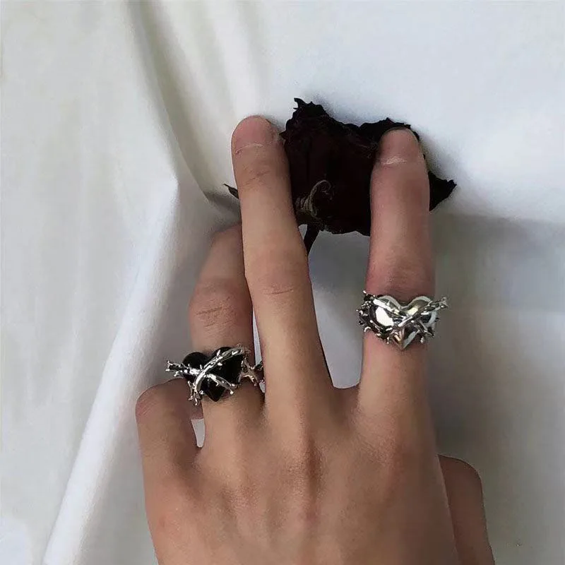 

New Ins Gothic Irregular Metal Thorns Love Heart Ring Vintage Punk Open Heart Ring For Women Girls Fashion Jewelry Gift