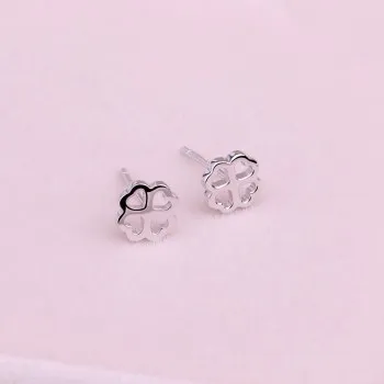 

S925 Silver Clover Earrings Women's Hollow Ear Ornaments Flower Korea Small Fresh Simple Lucky Grass White Fse013cfm