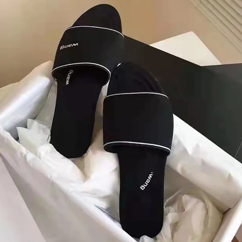 

Сандалии и тапочки женские с открытым носком, Повседневные тапочки на плоской подошве, с принтом букв, уличные тапочки, большие размеры, лет...