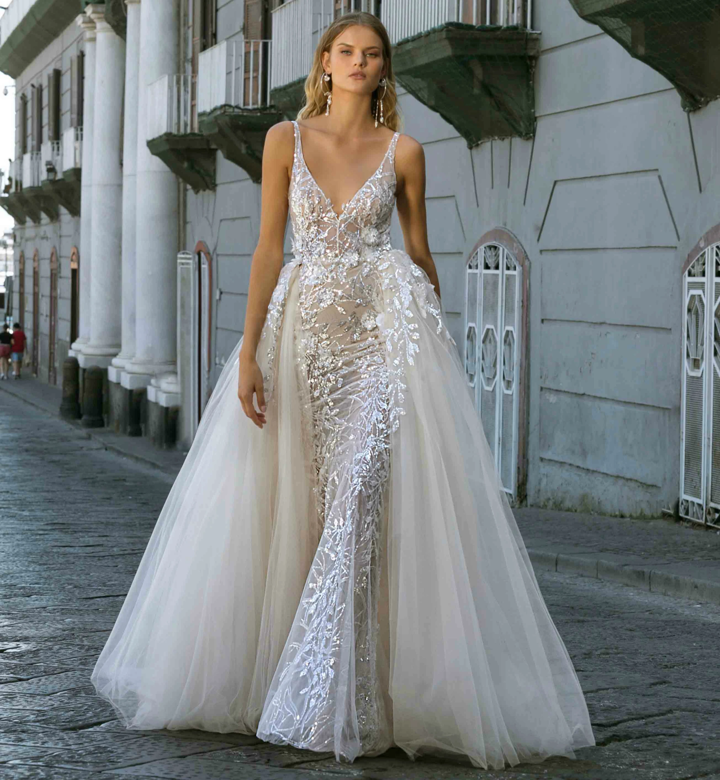 

Fantastic New Long Wedding Dress 2021 V-neck Backless Court Train Beading Tulle Bridal Gowns Vestido de noiva longo Robe mariage