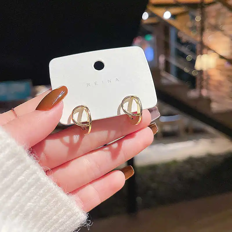 

S925 silver needle Korean new fashion personality oval Fashion Earrings women's metal design super flash Fashion Earrings