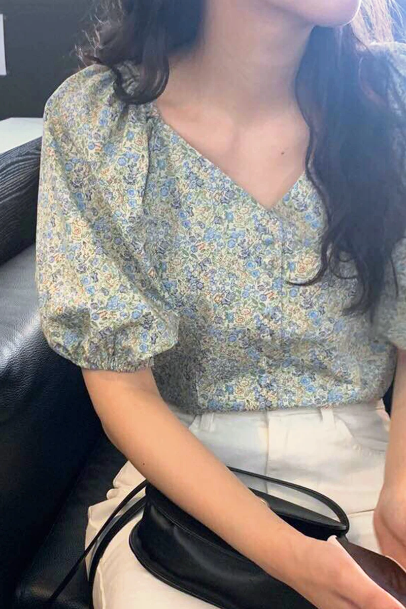 

Korejpaa Women Shirt 2021 Summer Korean Retro Temperament V-Neck Small Floral Single-Breasted Loose Casual Puff Sleeve Blouses