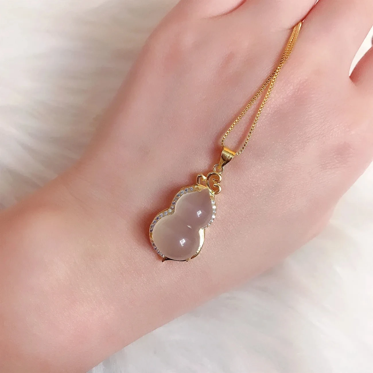 

Sterling Silver White Chalcedony Calabash Pendent Inlaid S925 Silver Necklace Chalcedony Agate Clavicle Chain Jewelry Women's