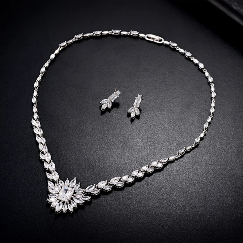 

High-end luxury bridal jewelry female zircon set personalized geometric flower necklace wedding photography accessories