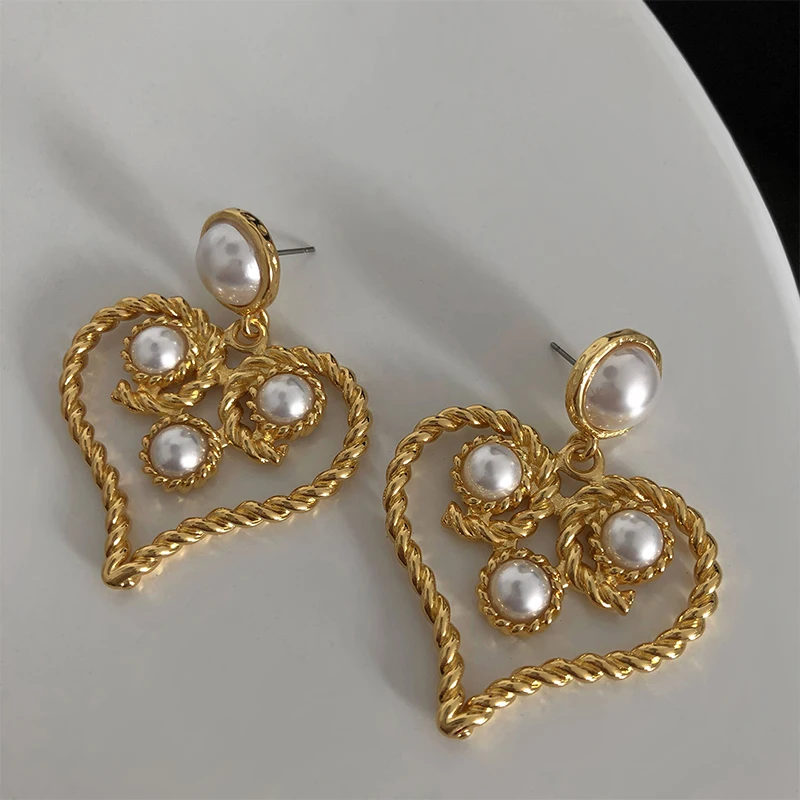 

Brass Faux Pearl Heart Statement Earring Women Jewelry Punk Party Gown Brincos T Show Runway Rare Japan Korean Fashion Ins