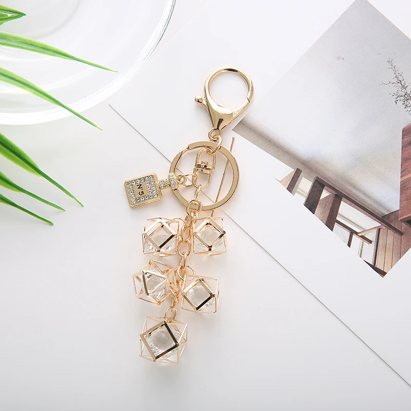 

Fashion Personality Geometric Key Chain Hollow Keychain Bag Charm Pendant for Women Key Ring Holder Gift Jewelry EH125