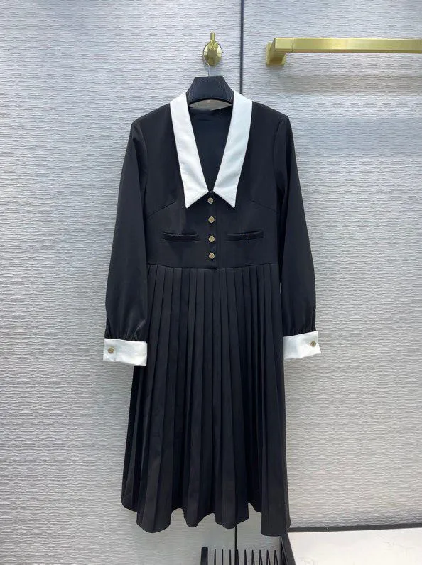 

Плиссированная длинная юбка в литературном стиле