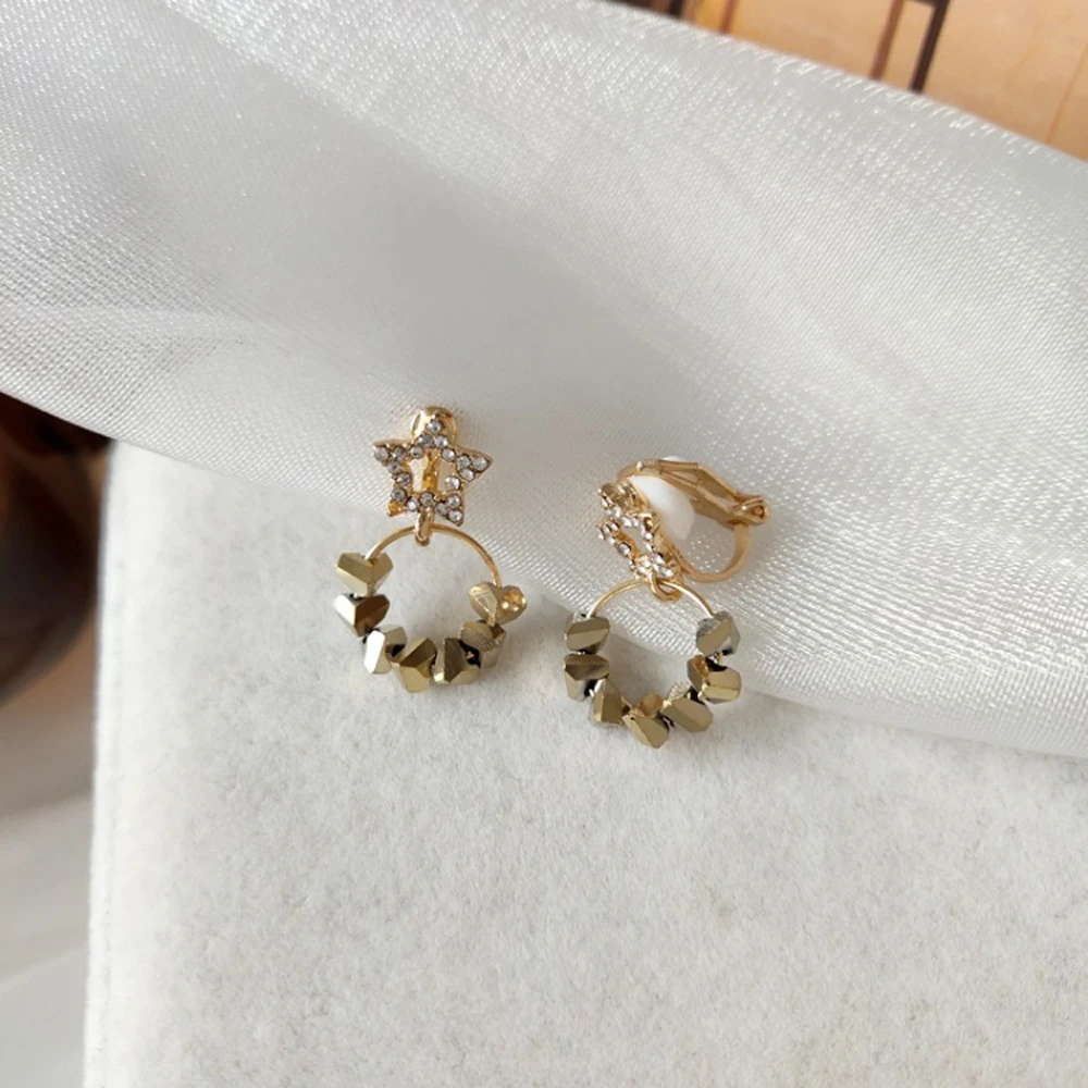 

Han Edition Stud Earrings Creative Design Fashion And Personality Hollow Out A Star Shape Earrings Female Temperament Gift
