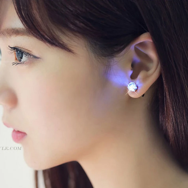 Блестящие светодиодные серьги гвоздики с изменением цвета светильник