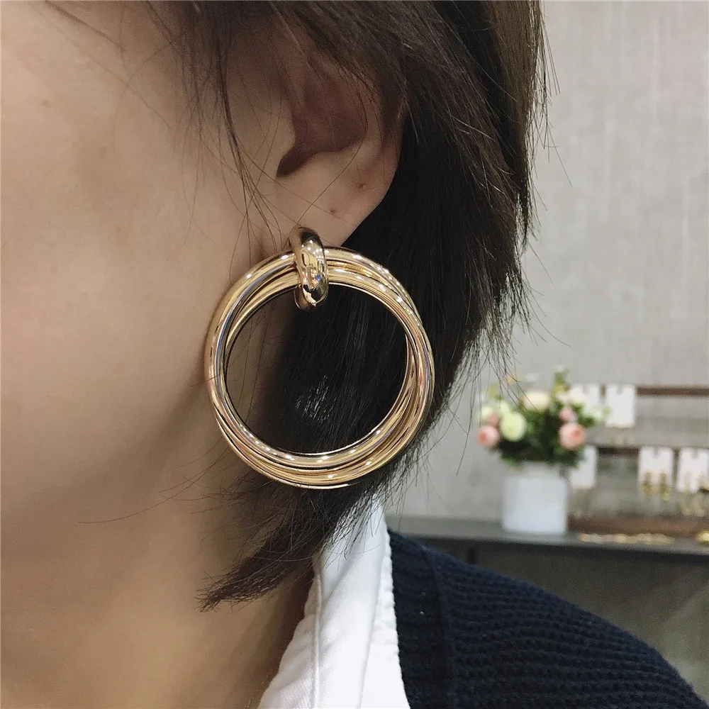 

Classic Gold Color Plating Big Circle Seat Together Stud Earrings For Women Girl Gorgeous Elegant Modern Jewelry Accessory