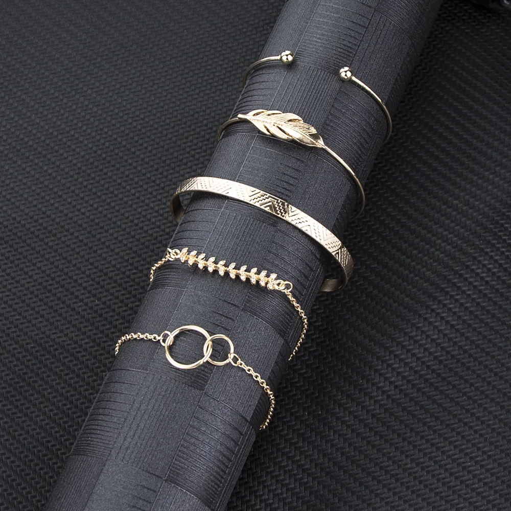 Винтажный браслет на запястье для женщин короткое золотистое с разрезом листьев