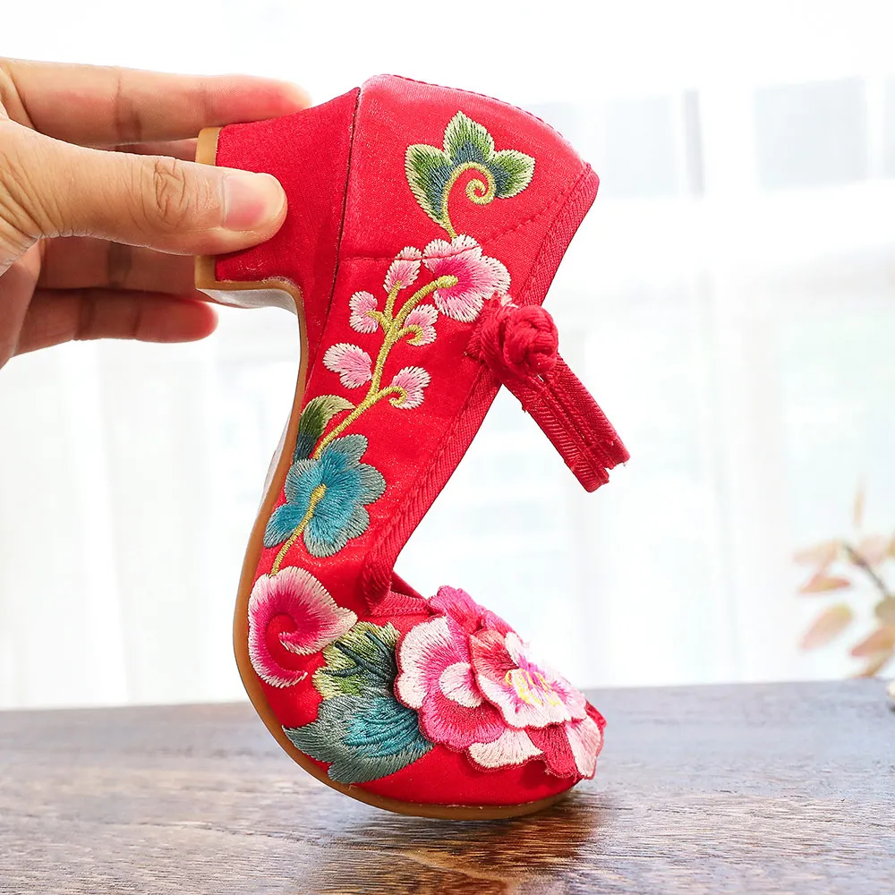 Женские Фланелевые Туфли лодочки Veowalk с 3D цветочной вышивкой на блочном каблуке