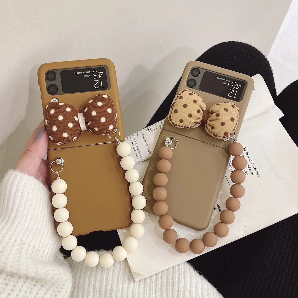 DIY Cute Dots Bow Beads Bracelet Phone Case For Samsung Galaxy Z Flip 3 Flip3 5G Retro Fashion Portable Hand Chain Folding Case