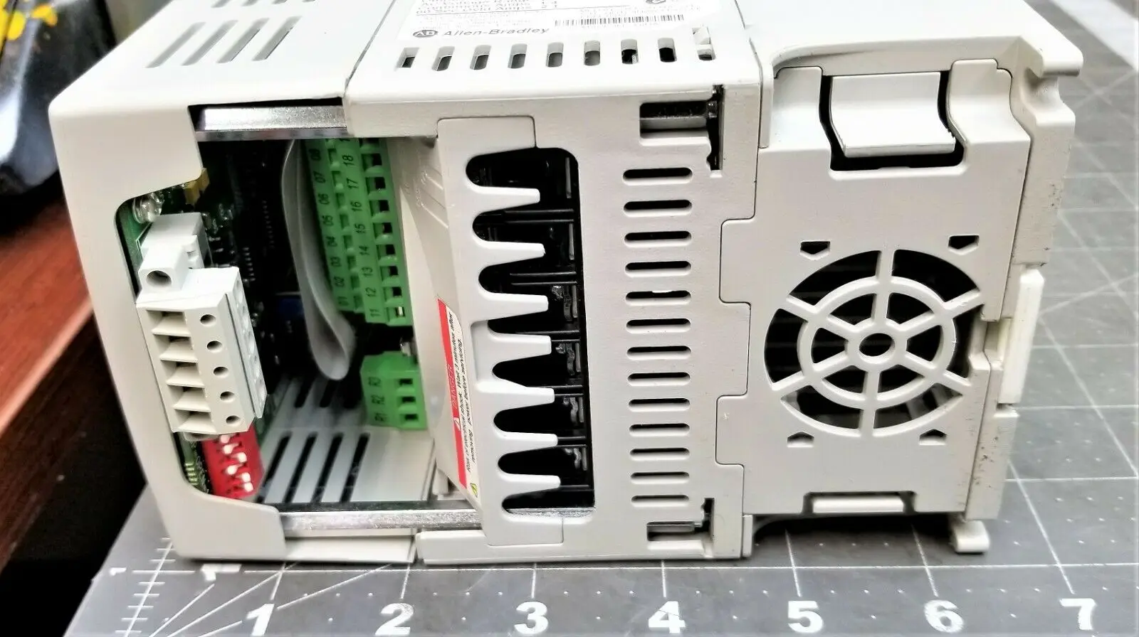 

ALLEN BRADLEY POWERFLEX 40 VARIABLE FREQUENCY DRIVE 22B-D1P4N104