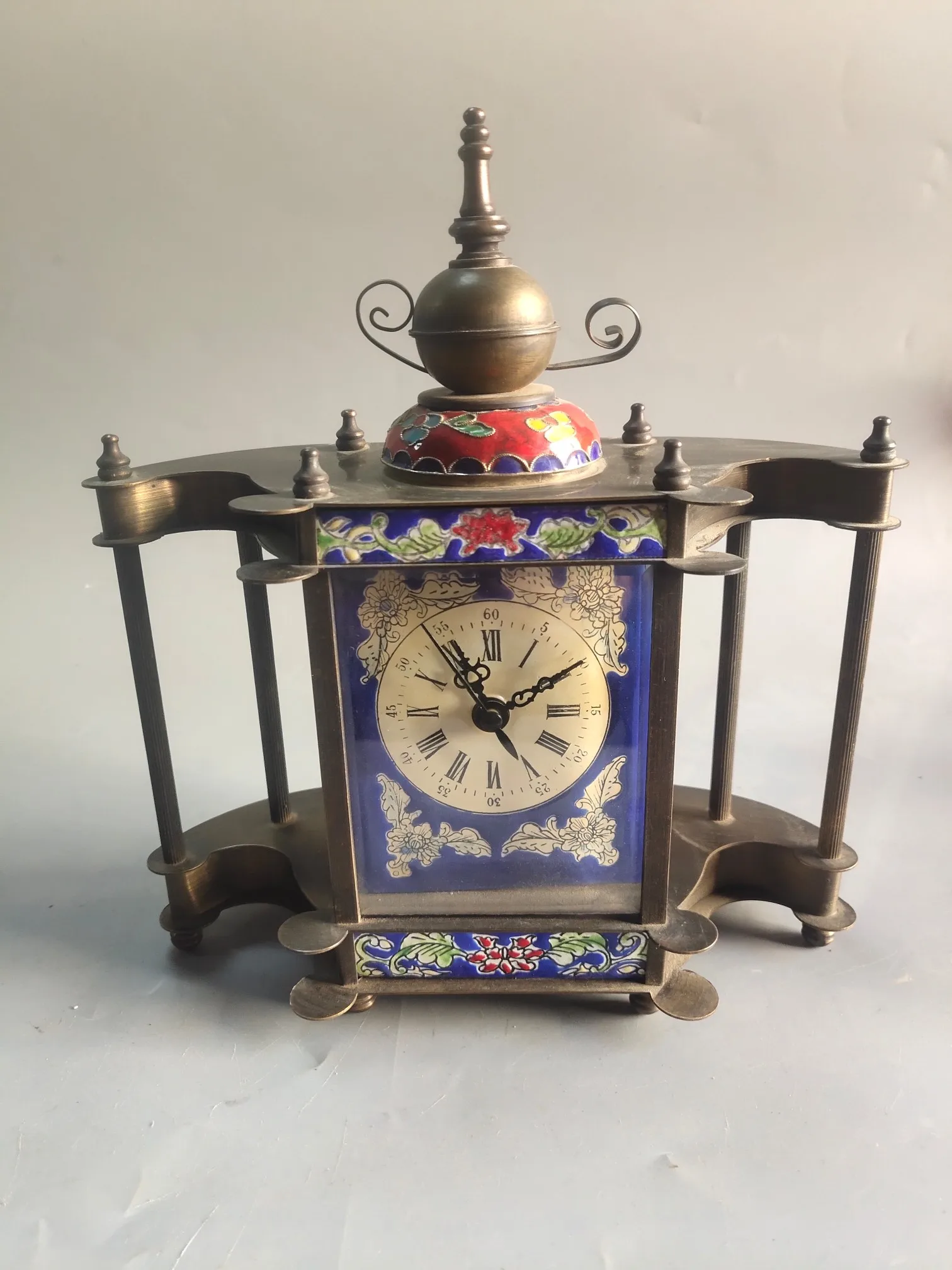 

Классические эмалевые настольные часы перегородчатого цвета, механические часы с орнаментом, часы ручной работы, украшение комнаты, домашн...