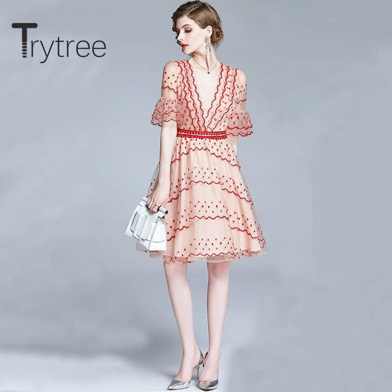 

Женское летнее платье с V-образным вырезом, Расклешенным рукавом и вышивкой