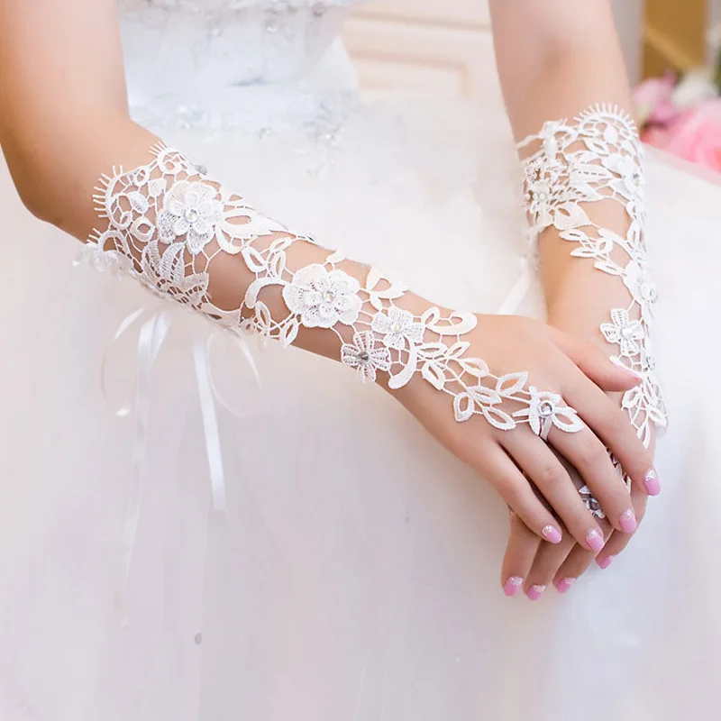 New Arrival Bride gloves Lace Appliques Beaded Cheap Guanti donna Wedding accessories long tulle Women |