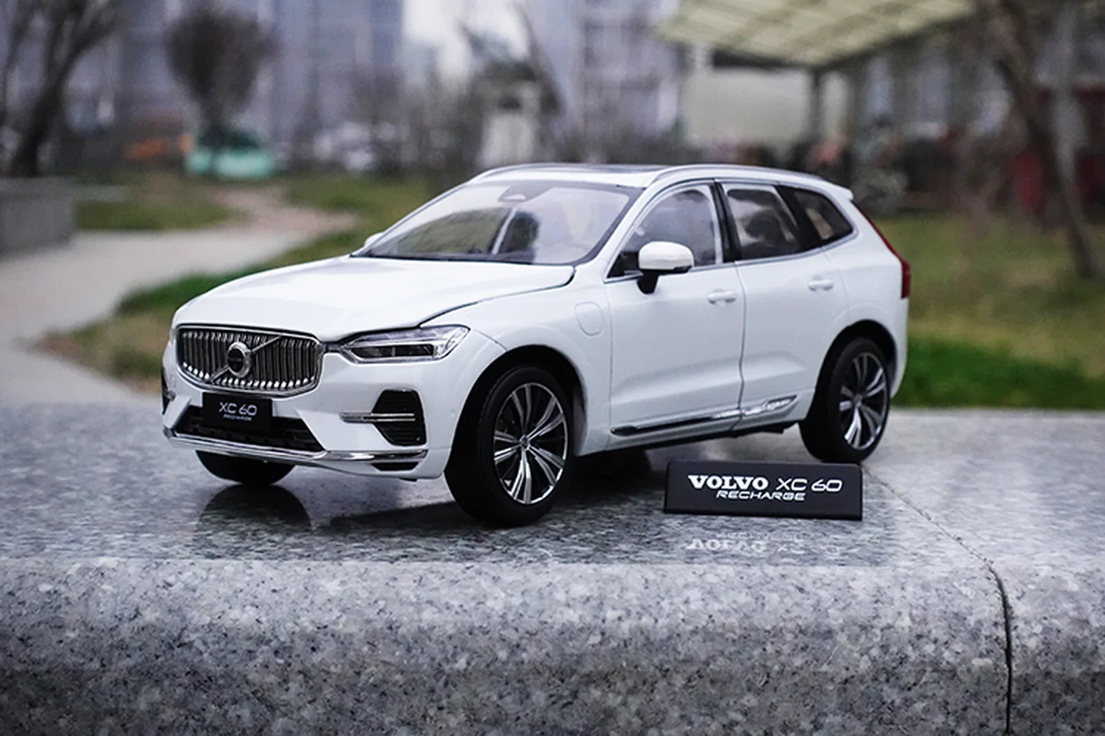 

1/18 Scale XC60 SUV 2022 White Diecast Car Model Toy Collection Gift