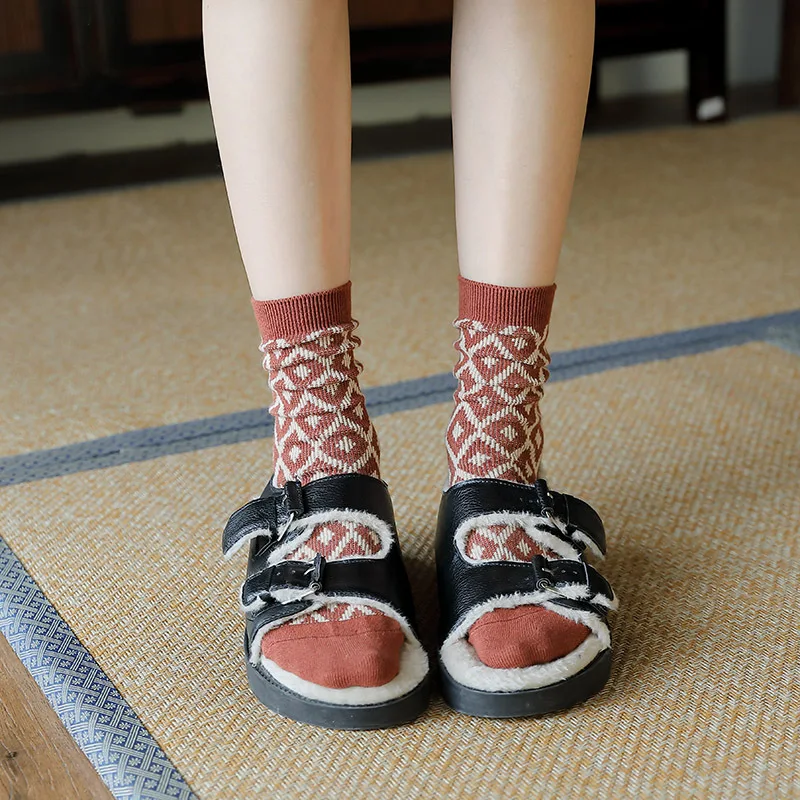 New Vinatge Rhombus Lattice Ladies Socks High Quality Cozy Breathable Cotton Casual Socks Autumn Winter Warm Chausette Femme