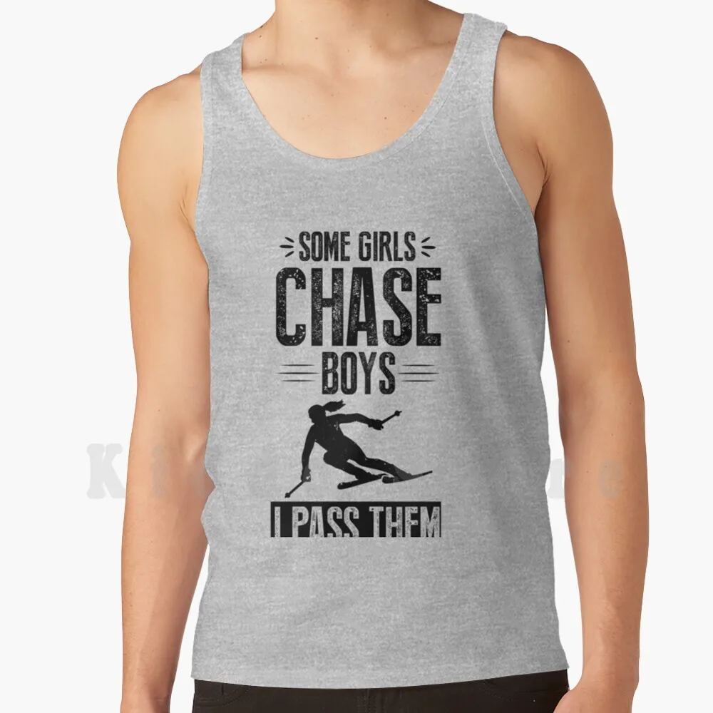 

Катание на лыжах некоторые девушки Чейз Мальчики I Pass их на лыжах майки топы Жилеты без рукавов Лыжная зона лыжные подъемники лыжные отпуск зимние