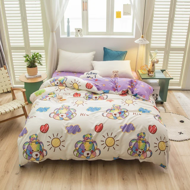 Постельное белье candie's home textile ткань жатка. Большие пододеяльники. Кровать с подушкой и одеялом. Одеяло на кровати. Большие пододеяльники.