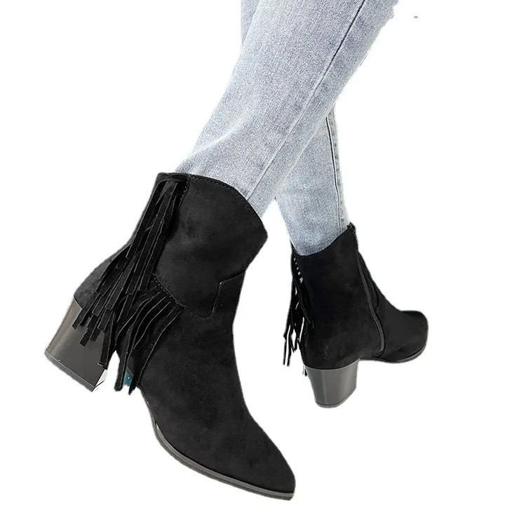

boots fall/winter 2021, new women's boots, pointy toes, chunky heels, side-zipped boots, fashion boots