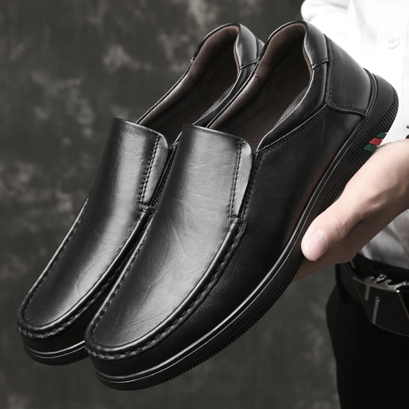 

Мужские брендовые кожаные туфли, повседневная обувь на плоской подошве, классические мокасины, уличные легкие топ-сайдеры, летние мужские л...