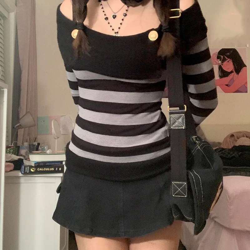 

Black and white off-shoulder T-shirt striped long-sleeved pullover blouse Sexy one-neck off-shoulder T-shirt