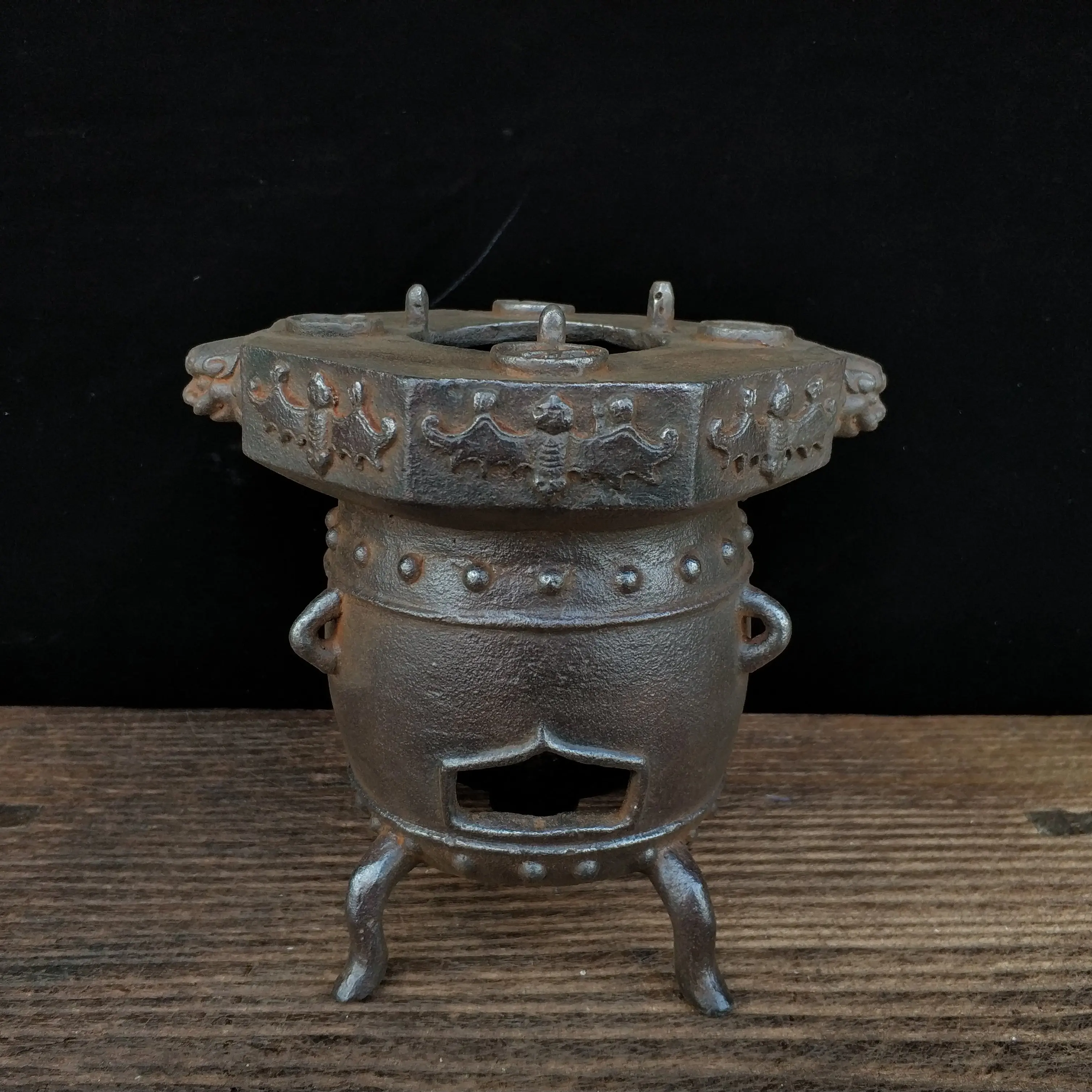 

(810-927) , , Qianqiu Ruyi