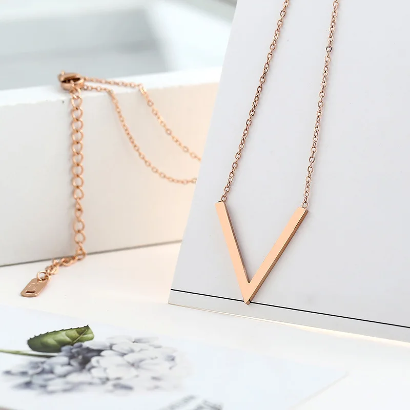 

Rose gold V-shaped necklace simple letter necklace fashion European and American new style clavicle chain ins