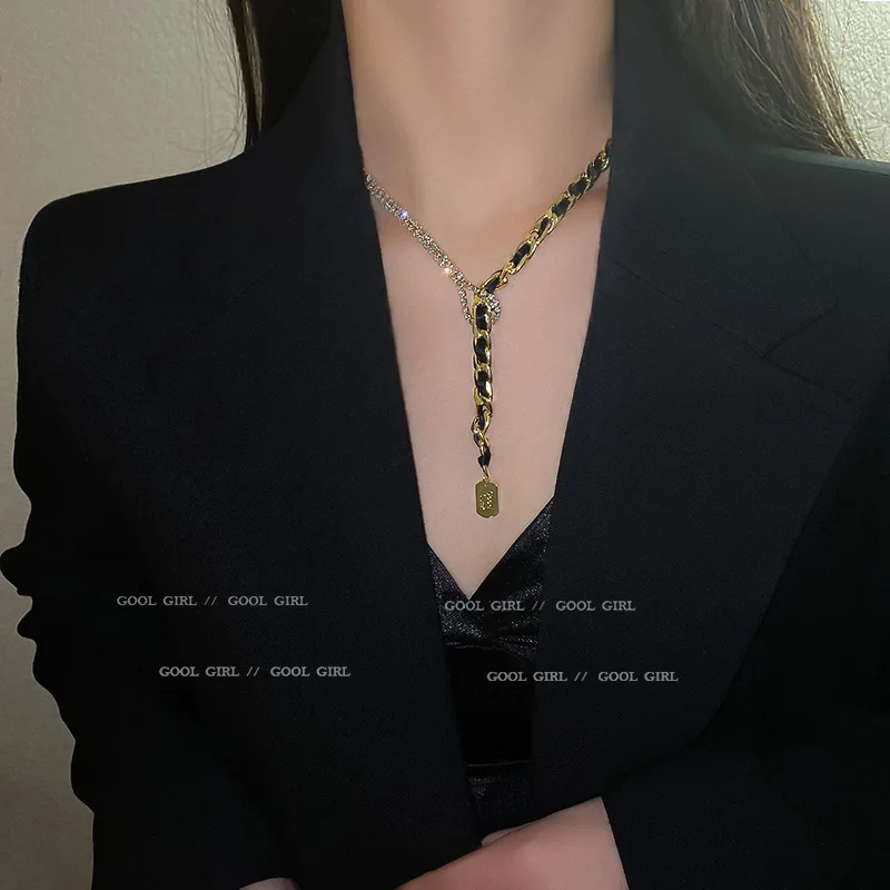 

Women Black Pu Leather Metal Chain Stitch Necklace New Temperament Fashion Goodluck Pendant Necklace All-match Jewelry