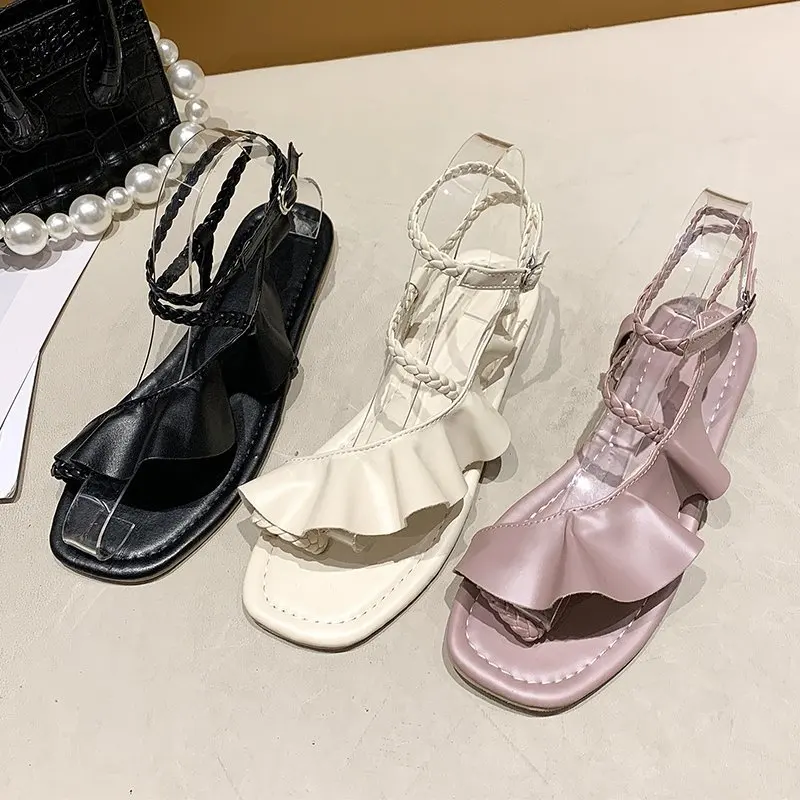 

New women's sandals in summer 2021 Flat bottom bandage Shoes Ruffles weave Straight buckle Clip toe women's shoes 43