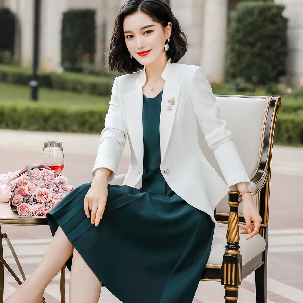 Женский костюм из 2 предметов белый пиджак и платье до колен для работы весна 2020 |