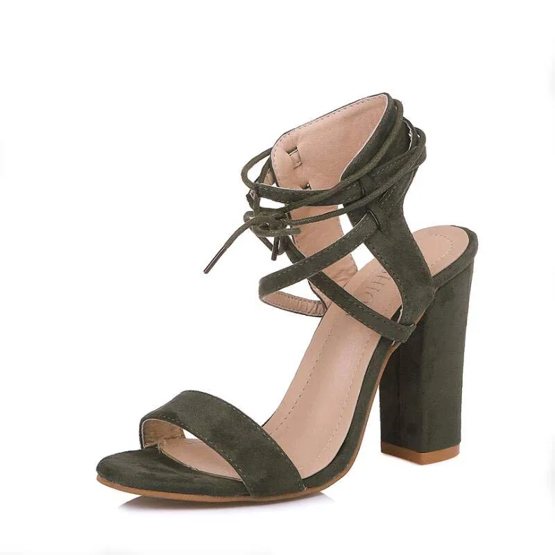 Женские туфли на высоком каблуке с круглым вырезом и ремешком щиколотке большие