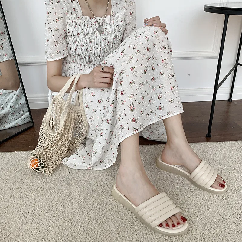 

Female Shoes Summer Clogs Woman Slippers Casual Low Slides 2021 Beach Luxury Flat PU Rome Fashion Shoes Woman's Slippers Low Sha