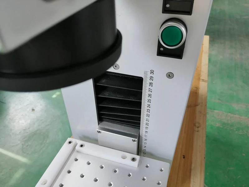 Оптоволоконная лазерная маркировочная машина Raycus для мобильных телефонов 20 Вт 30