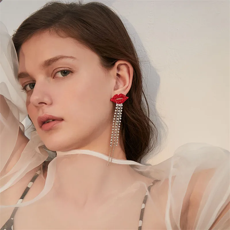 Женские серьги с бахромой и кристаллами красными подвеска губы корейский стиль