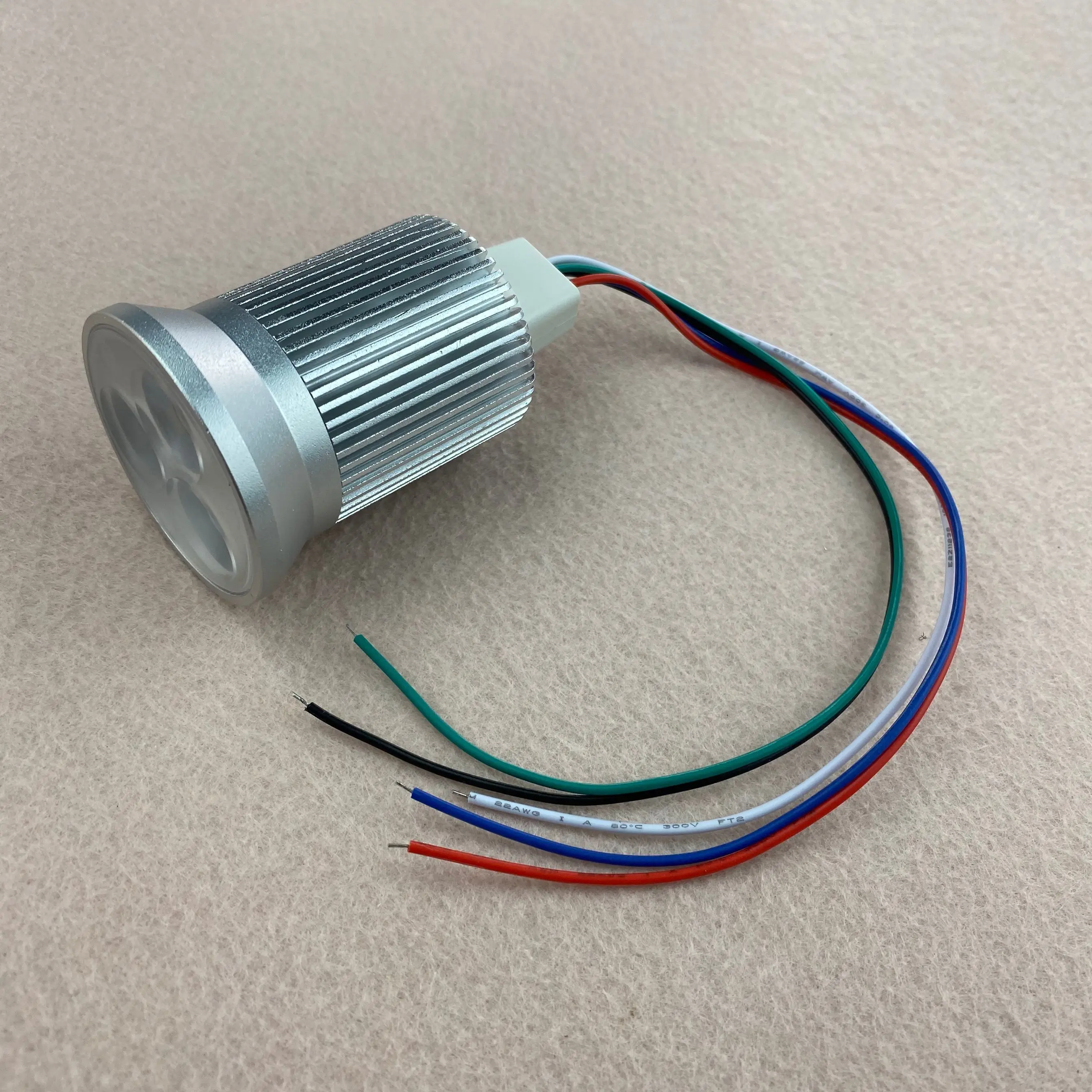 3*4W RGBW(warm white) LED spotlightDC12V inputwith 5 wire PWM driver insidesize:D50*88mm45degree | Лампы и освещение