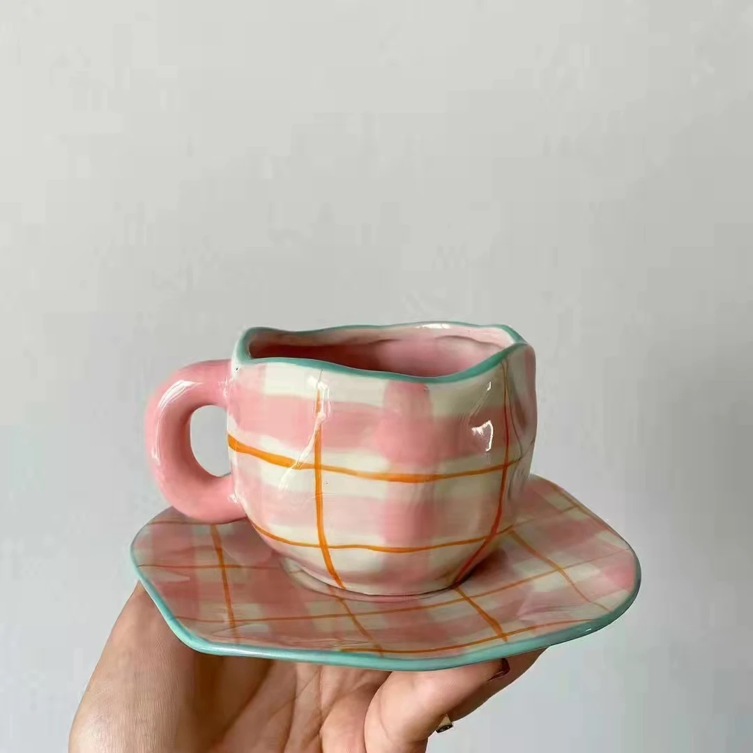 Water Cup Creative Insta Style Retro Girl Heart Hand Held Coffee Saucer Afternoon Tea Ceramic Mug Tasses En Céramique Bourres